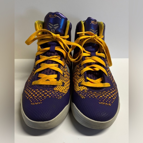 Kobe 9 Elite ‘Team’ size 6.5Y - Picture 2 of 7